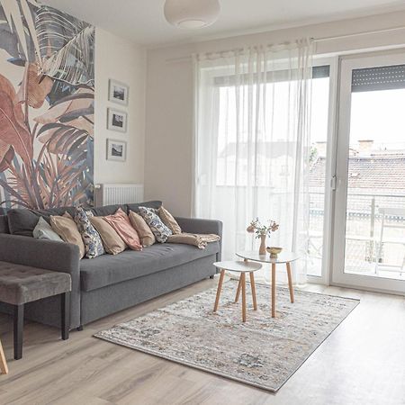 Dob36 Apartment With Free Private Parking And Balcony Budapeste Exterior foto