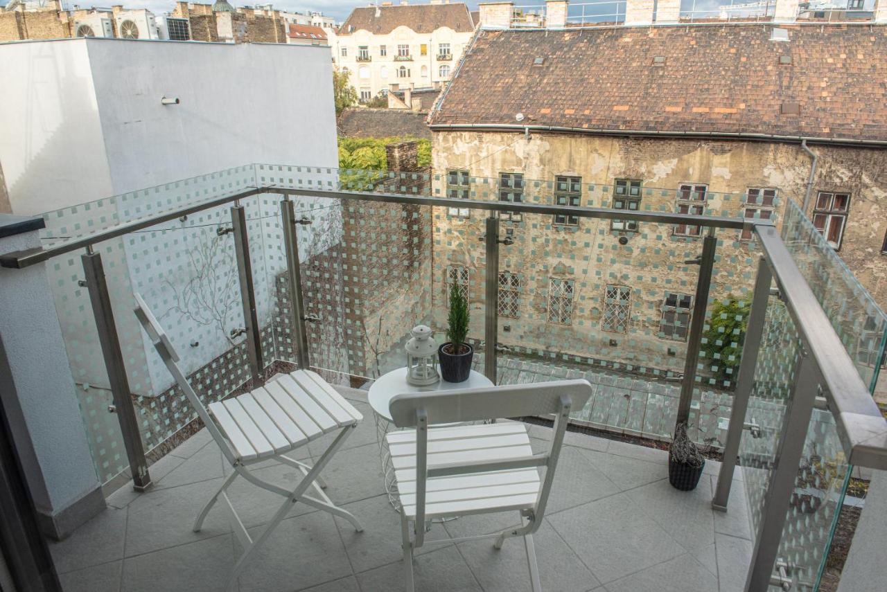 Dob36 Apartment With Free Private Parking And Balcony Budapeste Exterior foto