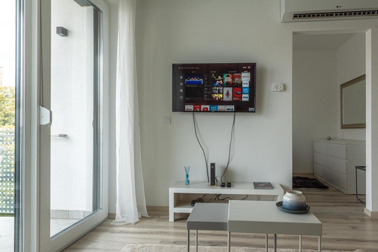 Dob36 Apartment With Free Private Parking And Balcony Budapeste Exterior foto